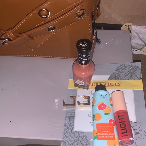 Brown Leather Crossbody Bag and beauty bundle 6 pcs - Picture 7 of 7